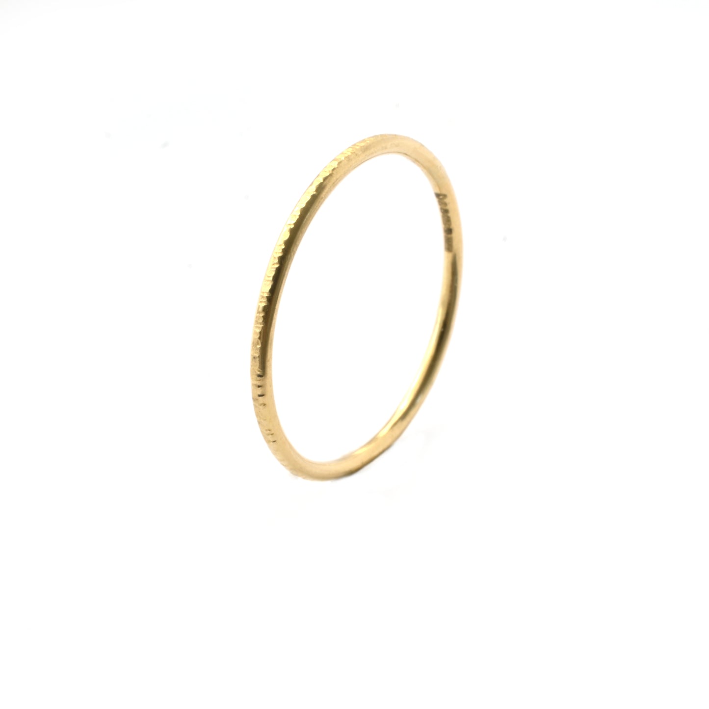 Slim textured ring