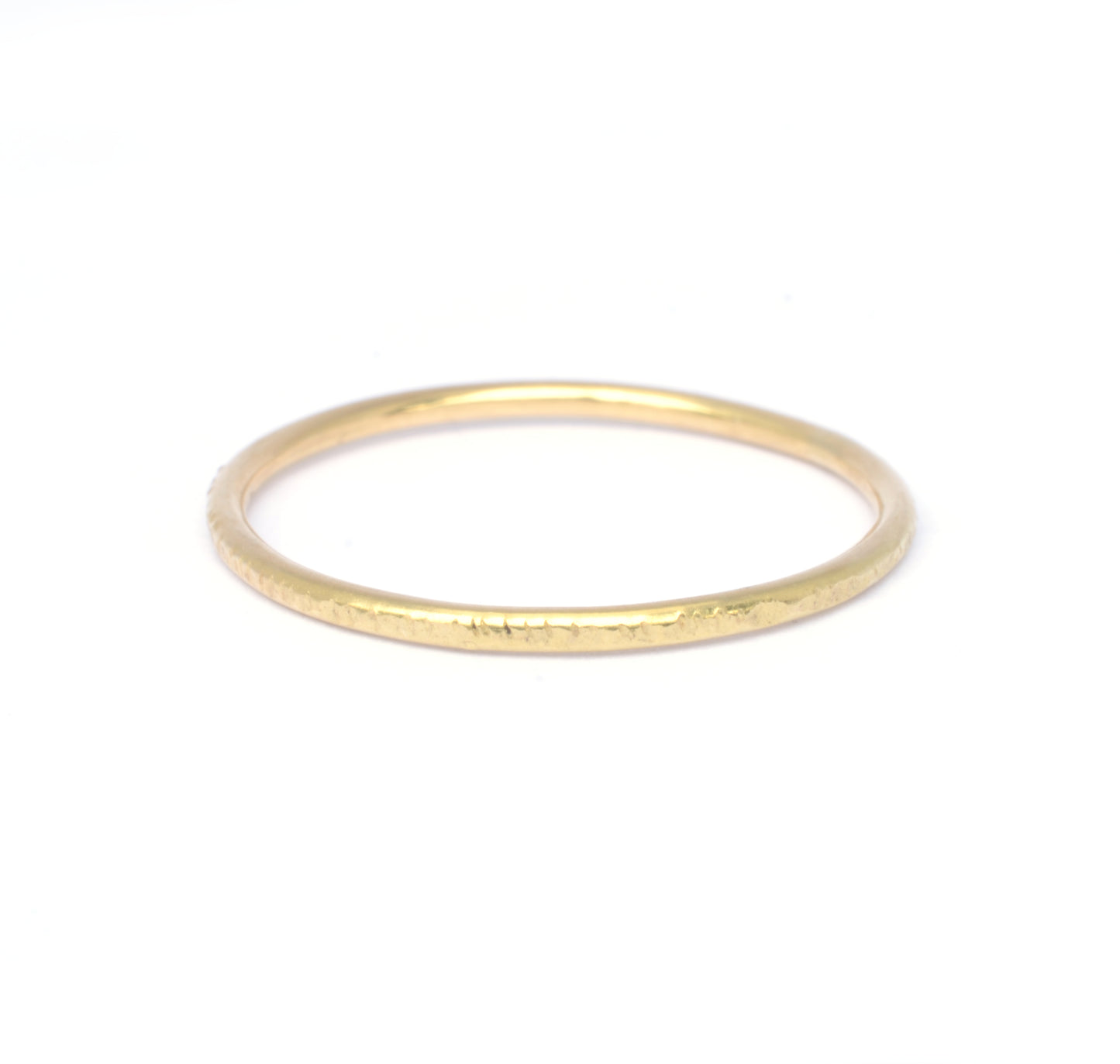 Slim textured ring