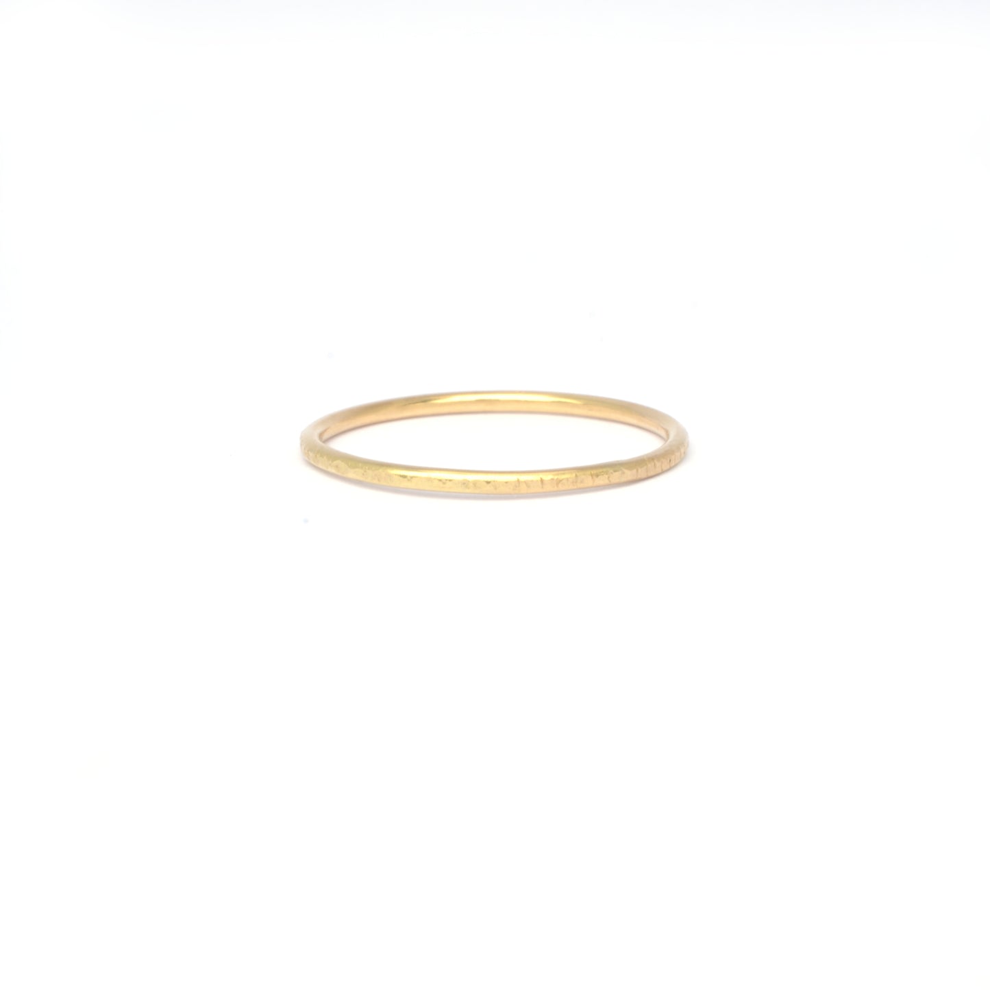 Slim textured ring