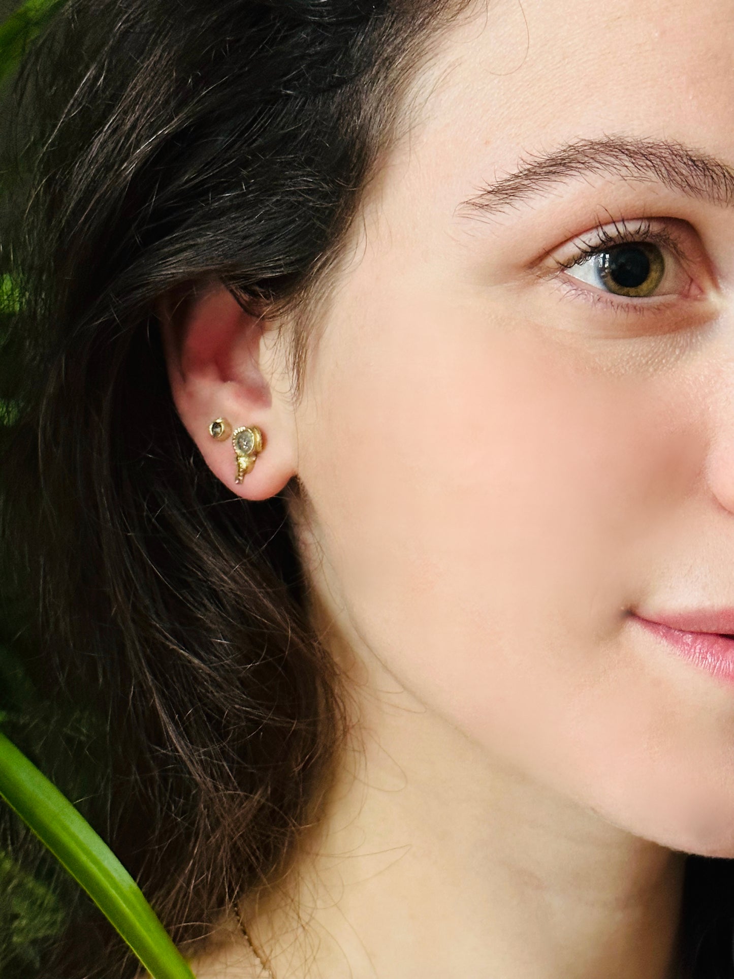 Textured diamond stud earring